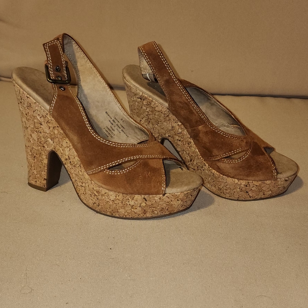 Xhilaration Theone Chunk High Heel Platform size 9.5